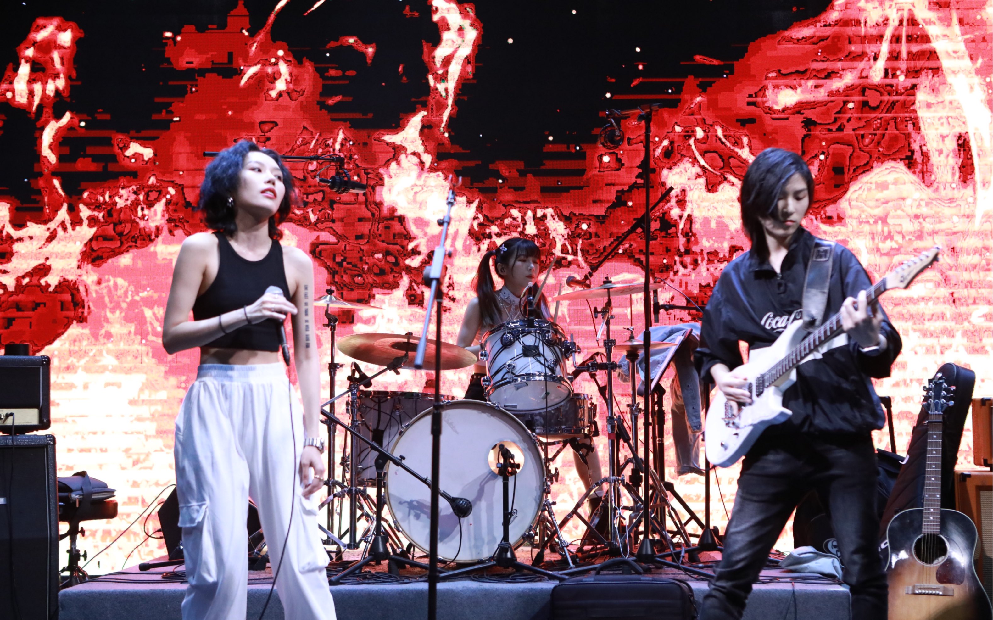 超a 女子乐队改编苏打绿《他举起右手点名》