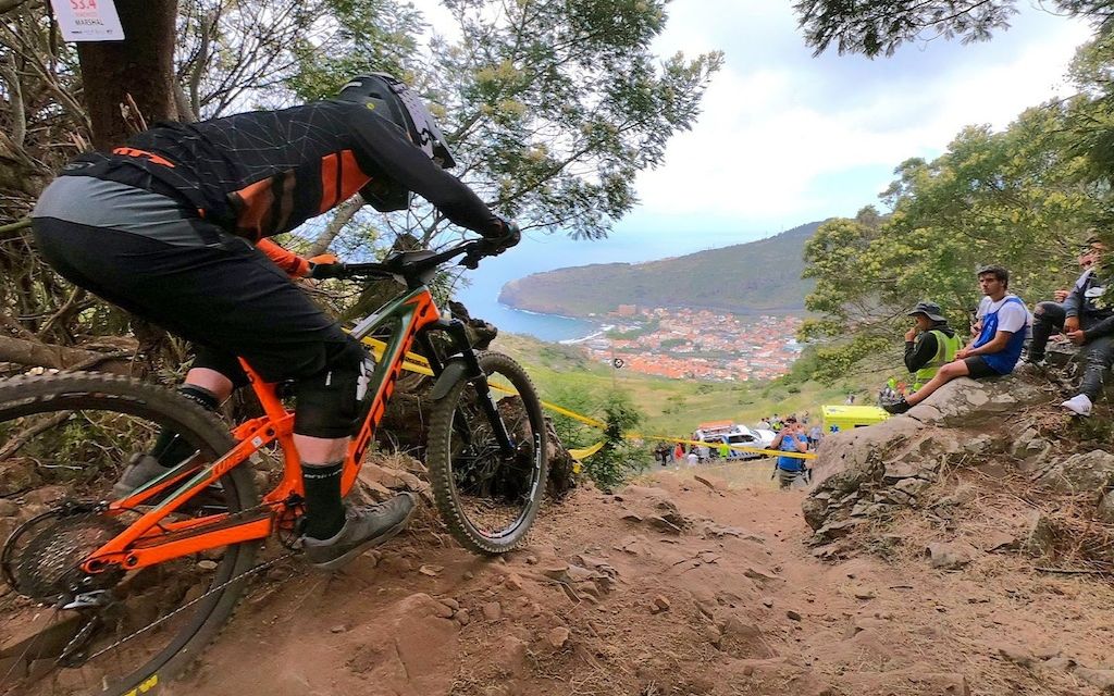 [图]【PINKBIKE搬运】Wild Times in Madeira with the Dudes of Hazzard