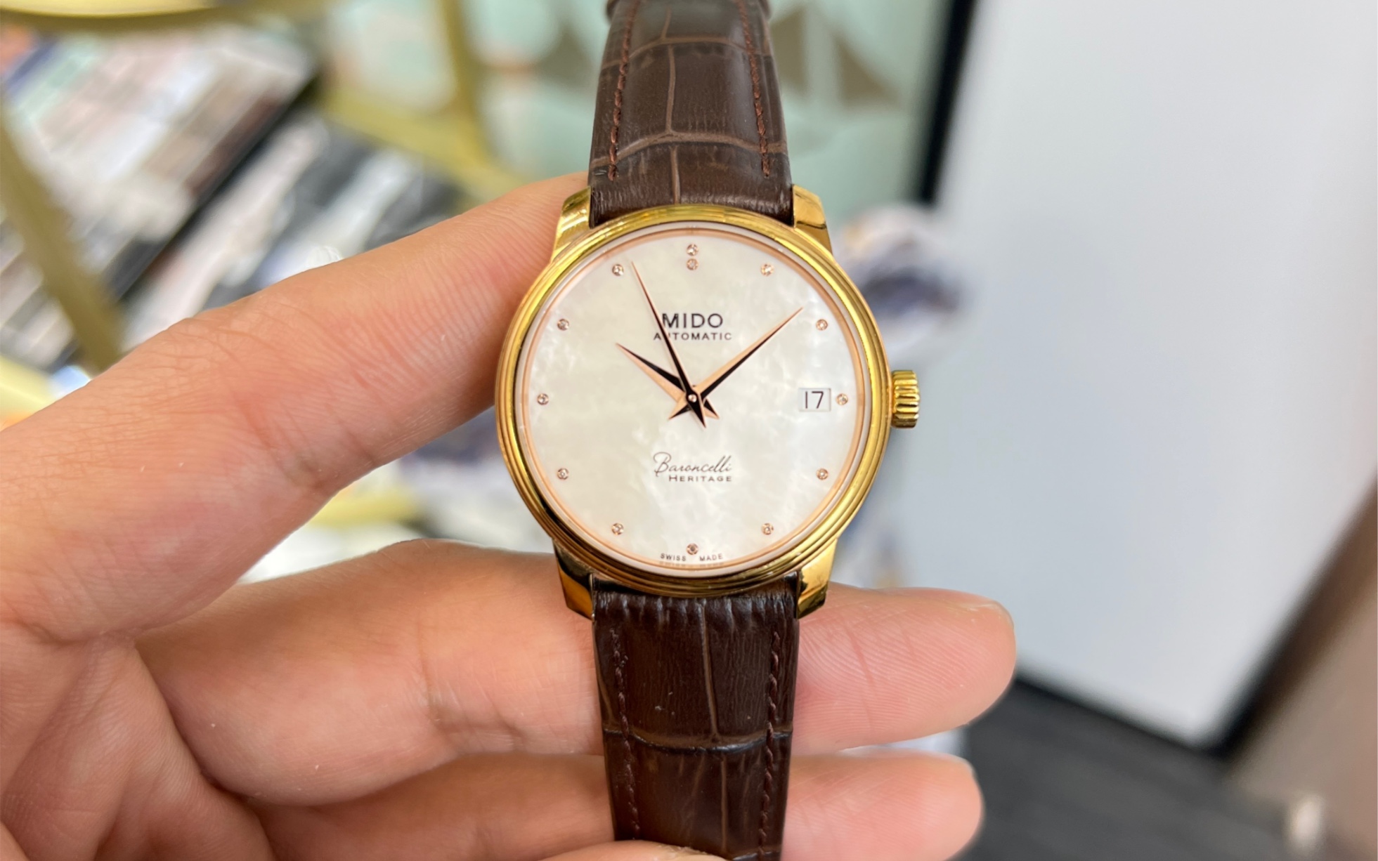 美度贝伦赛丽镀玫瑰金贝母钻刻机械女表