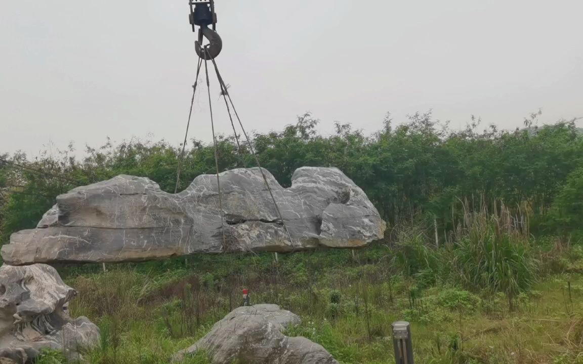 吨位黑太湖石装车现场,批发供应 假山自然太湖石 园林景观太湖石 太湖石摆件哔哩哔哩bilibili