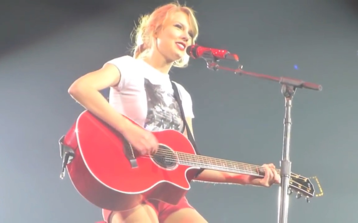 [图]【Taylor Swift】Red巡演伦敦现场 卷发美霉 22+Ours+Sparks Fly+惊喜嘉宾演唱Breakeven