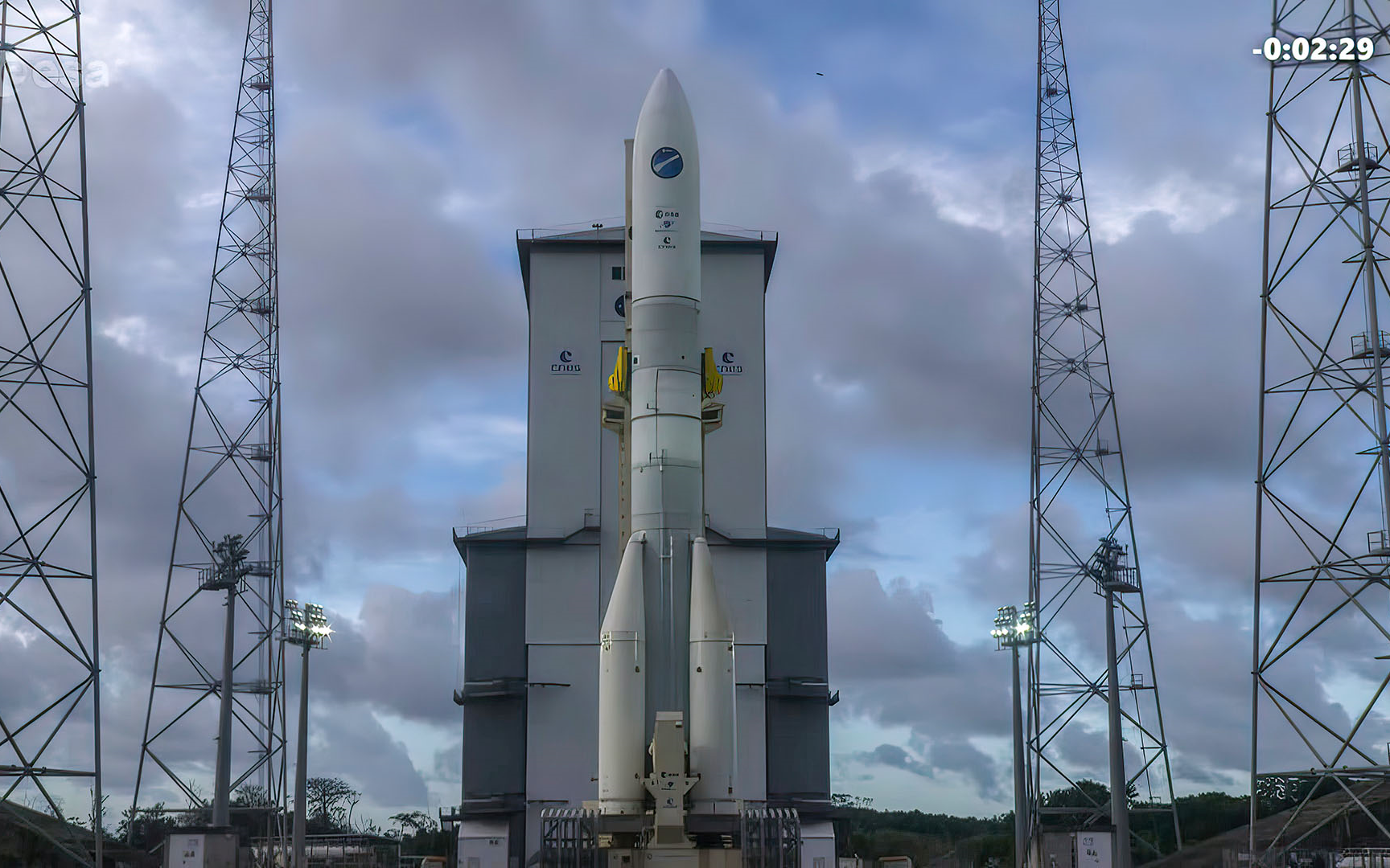 阿丽亚娜6火箭进行首次全长静态点火测试,火神引擎疑似提前一分钟关机