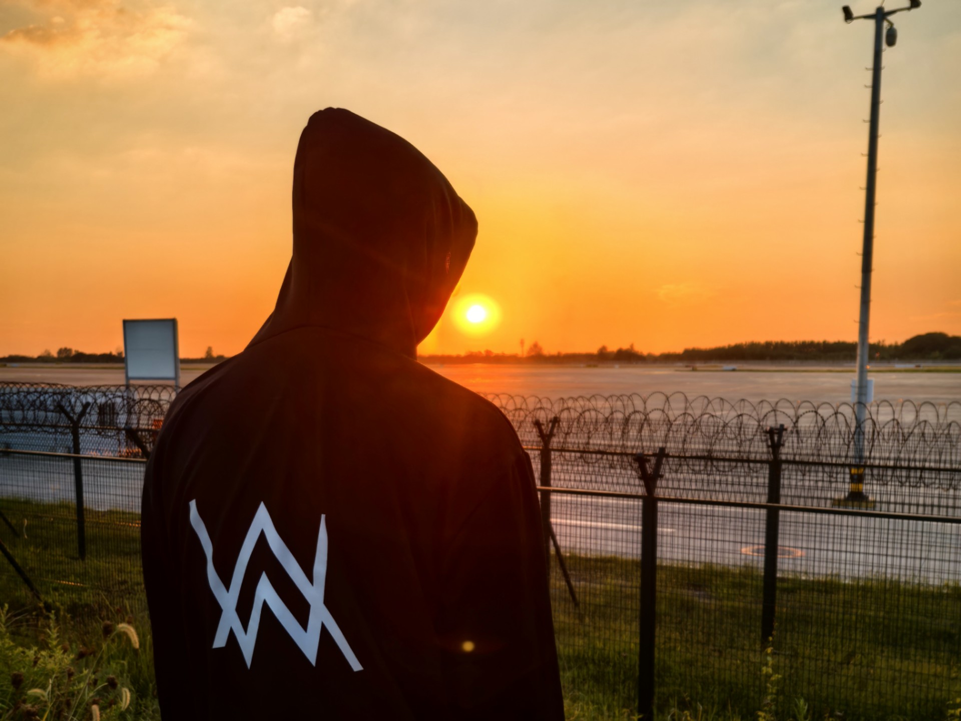 艾鲁迪克在机位激情演唱faded