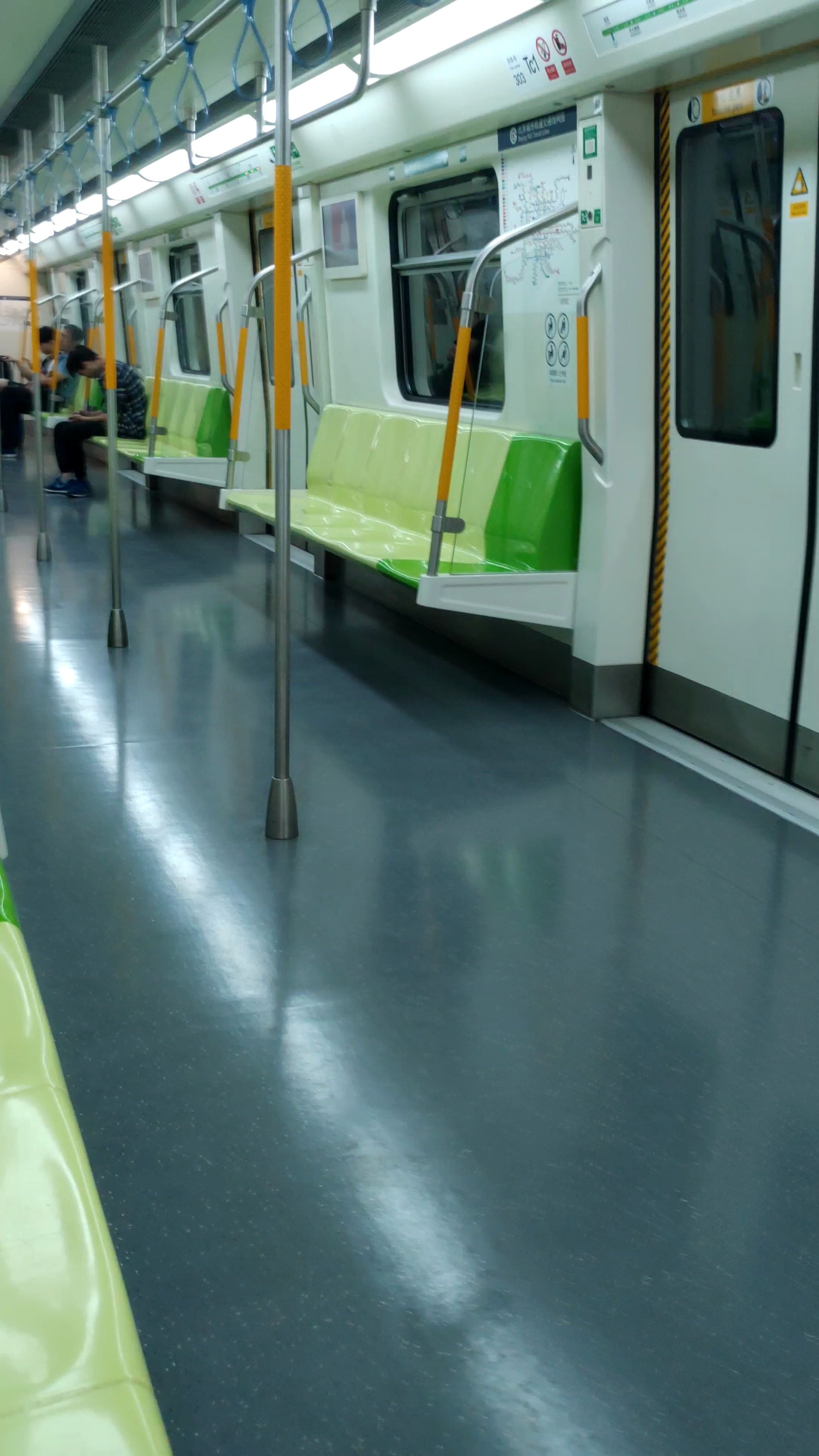 北京地铁16号线运行过程车厢内部随拍