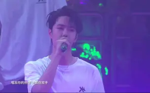 Download Video: 【乐华家族演唱会】大合唱现场 气氛热烈！！