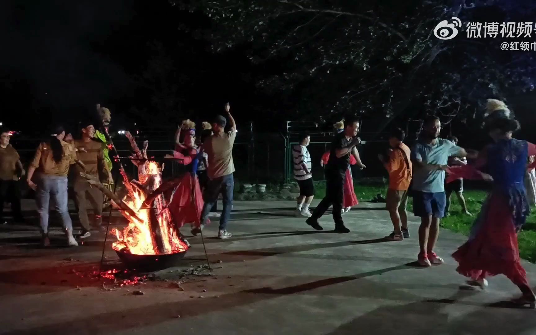 [图]“相约大草原 狂欢那拉提”主题篝火晚会