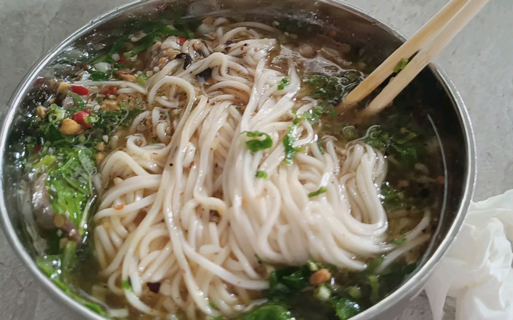 德宏芒市好吃的酸汤牛肉饵丝