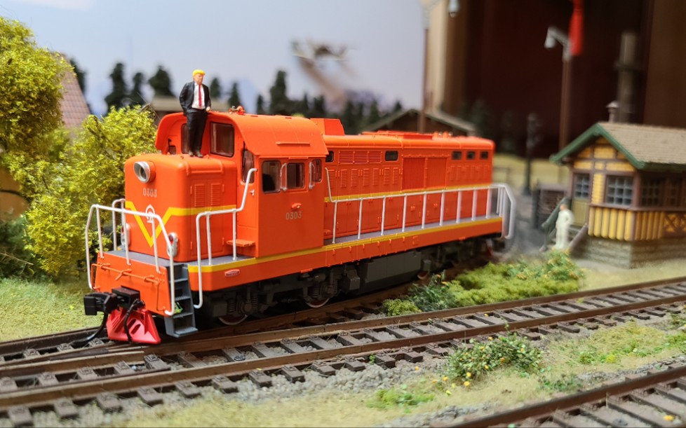 东方红5型 内燃机车(dfh5)