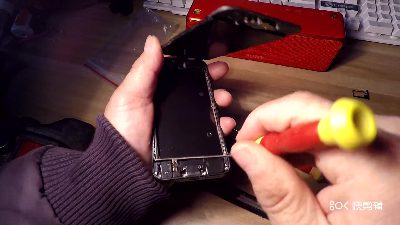 白送的iphone5屏幕翘开了,用这个方法完美修复