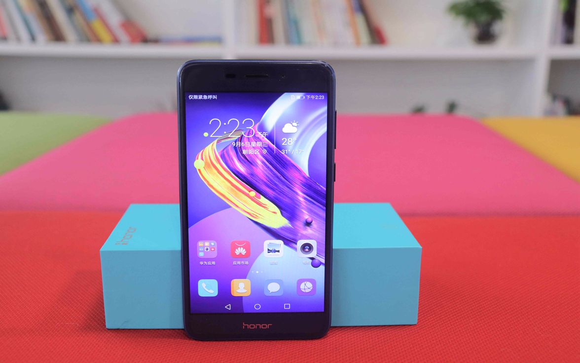荣耀v9 play开箱上手 又一款高颜值千元机