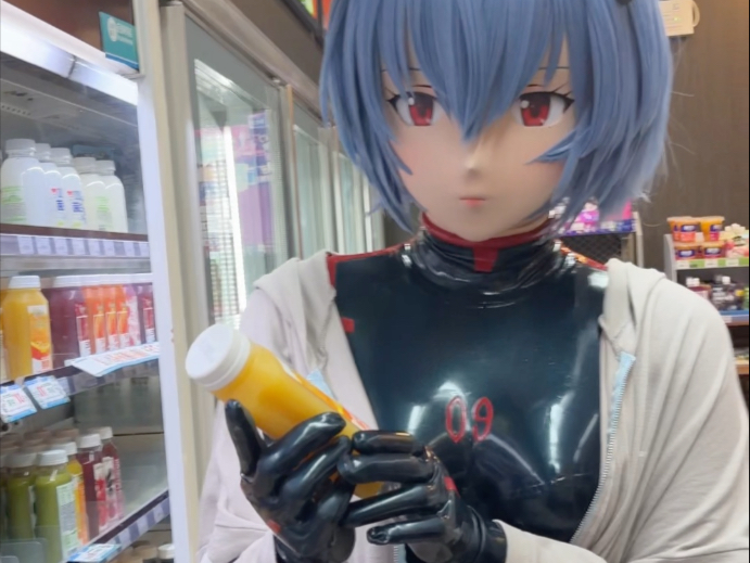 在这个宇宙绫波零可以在便利店买到橙汁