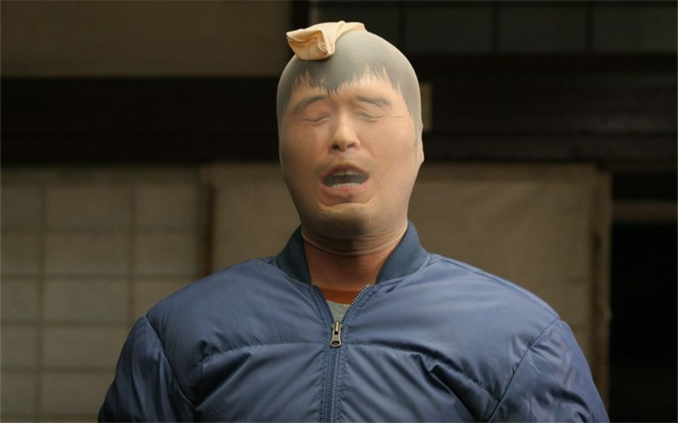 韩国幽默电影耿直小伙上演戏精被领导派去抢银行假戏真做