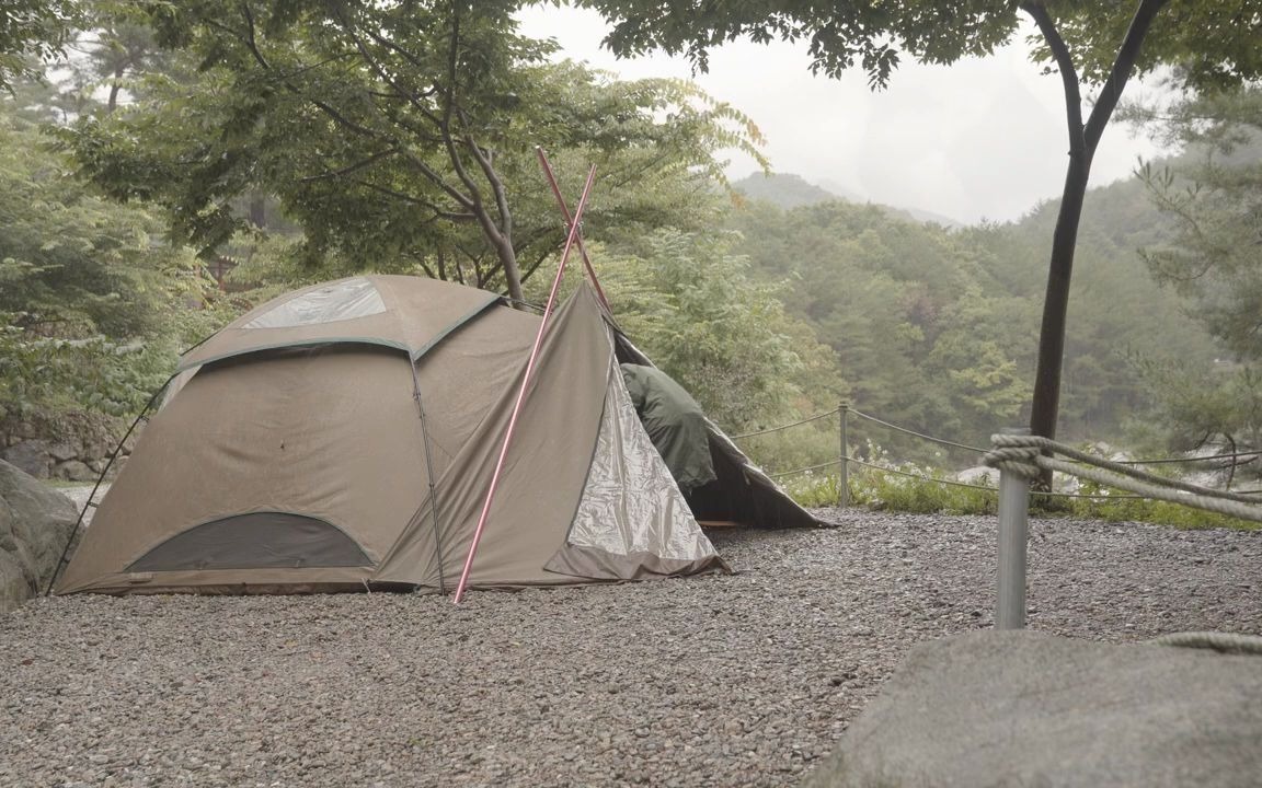 秋天第一次雨中露营,搭帐篷做美食