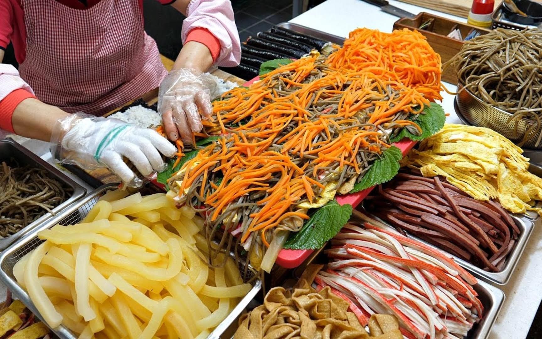 韩国老奶奶一天卖1200个紫菜包饭