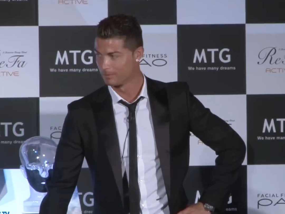 c罗日本行全程黑着脸,直到介绍起某女优后