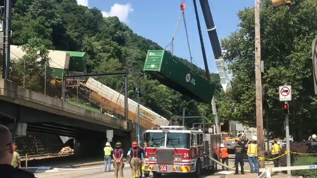 21Q Wreaks Havoc in Station Square  NS 21Q Derailment Cleanup哔哩哔哩bilibili