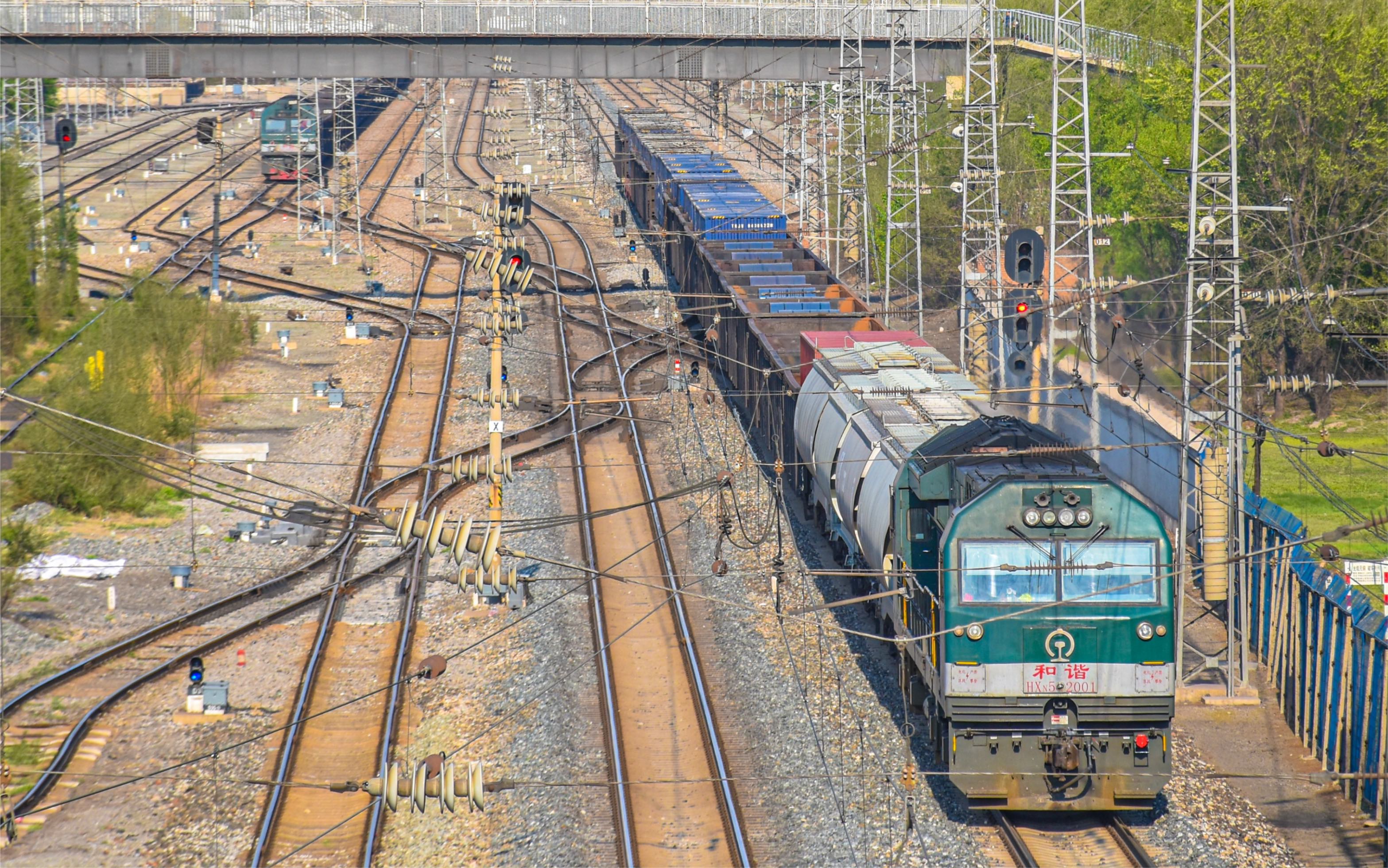 苏抚线瓢儿屯站中国铁路第一台hxn5型2000系内燃机车沈局梅段hxn52001