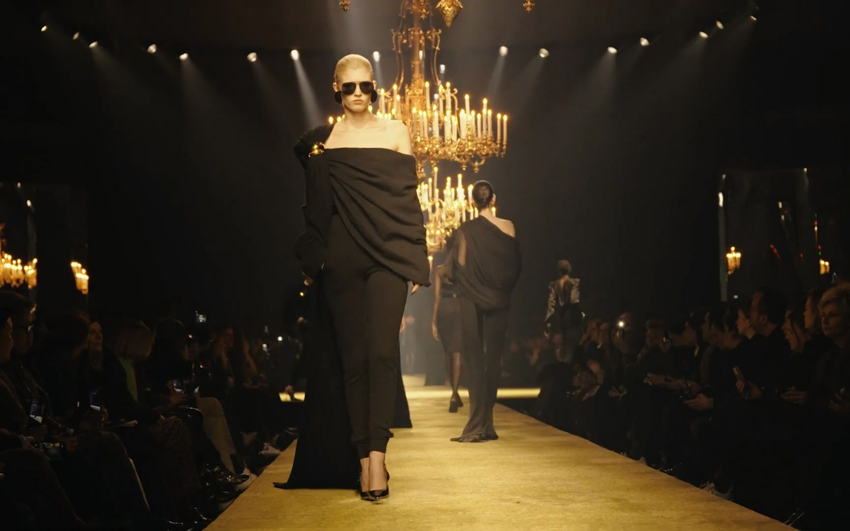 法国奢侈品牌saint laurent(圣罗兰)2023年fw女装秀场