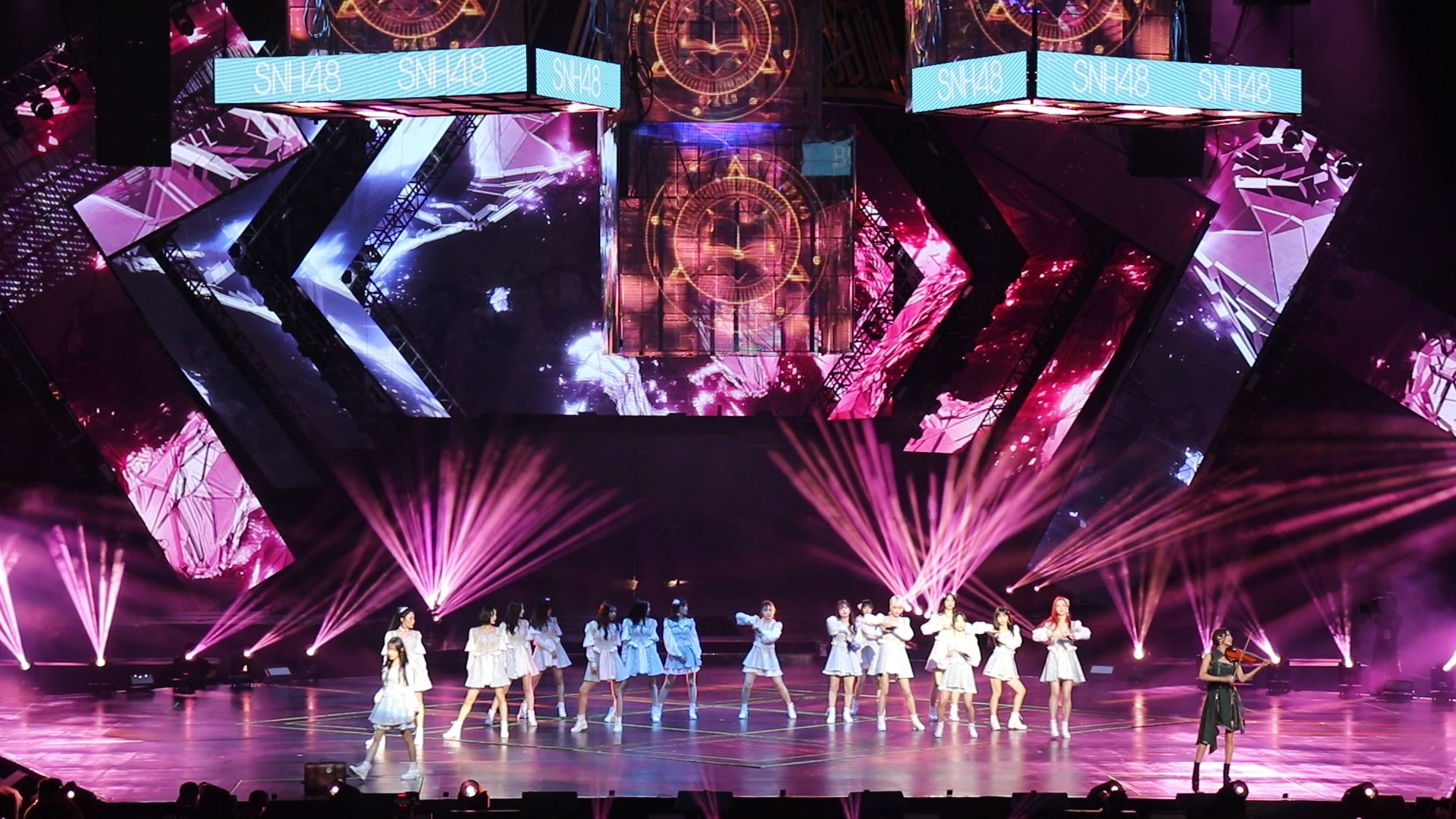 snh48塞纳河第六届总决选舞台正面视角远景饭拍主s队成员