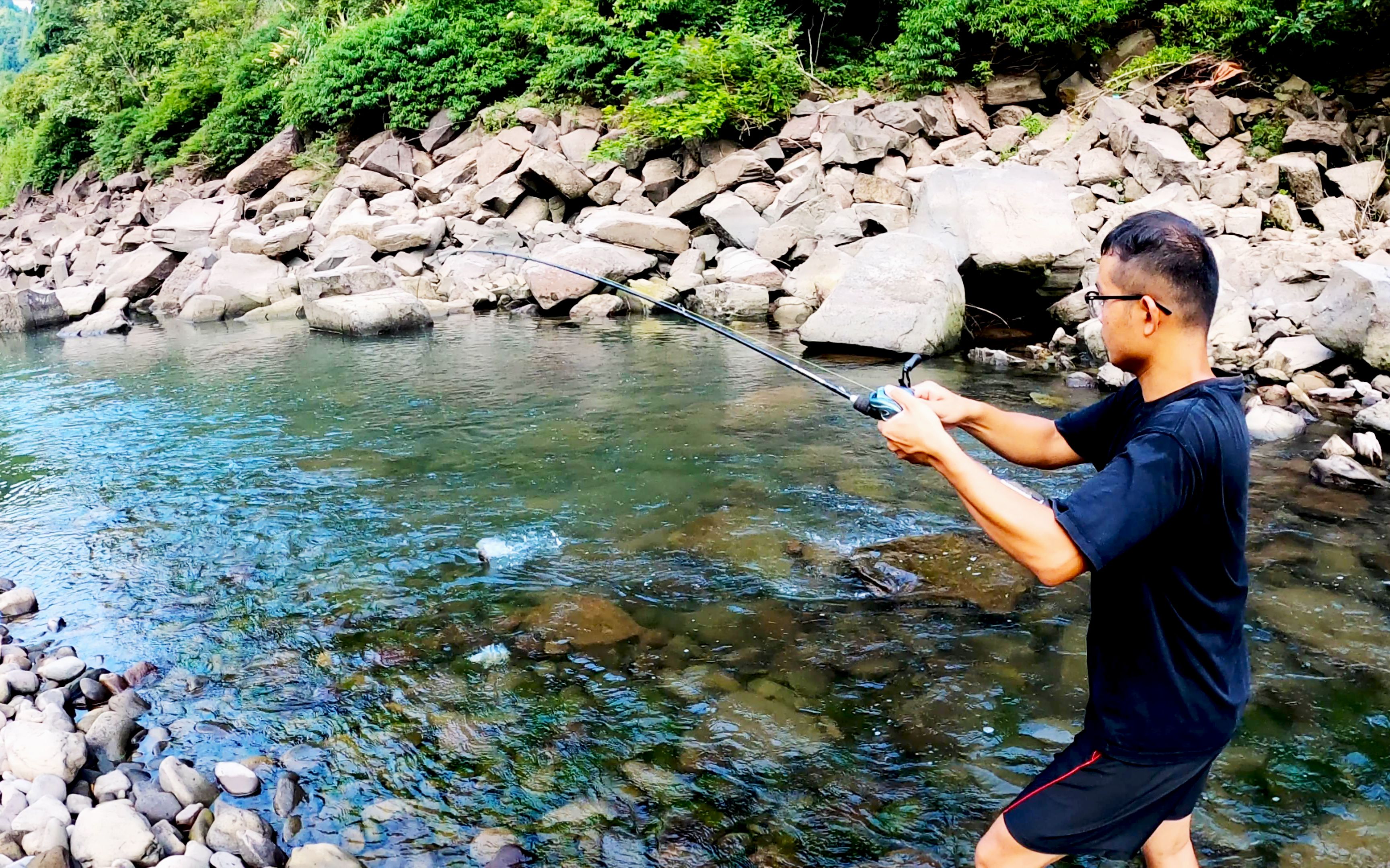 水电站关闸下游发现极品钓位,斑鳜全躲在流水口,抛投假饵条条猛咬口哔哩哔哩bilibili