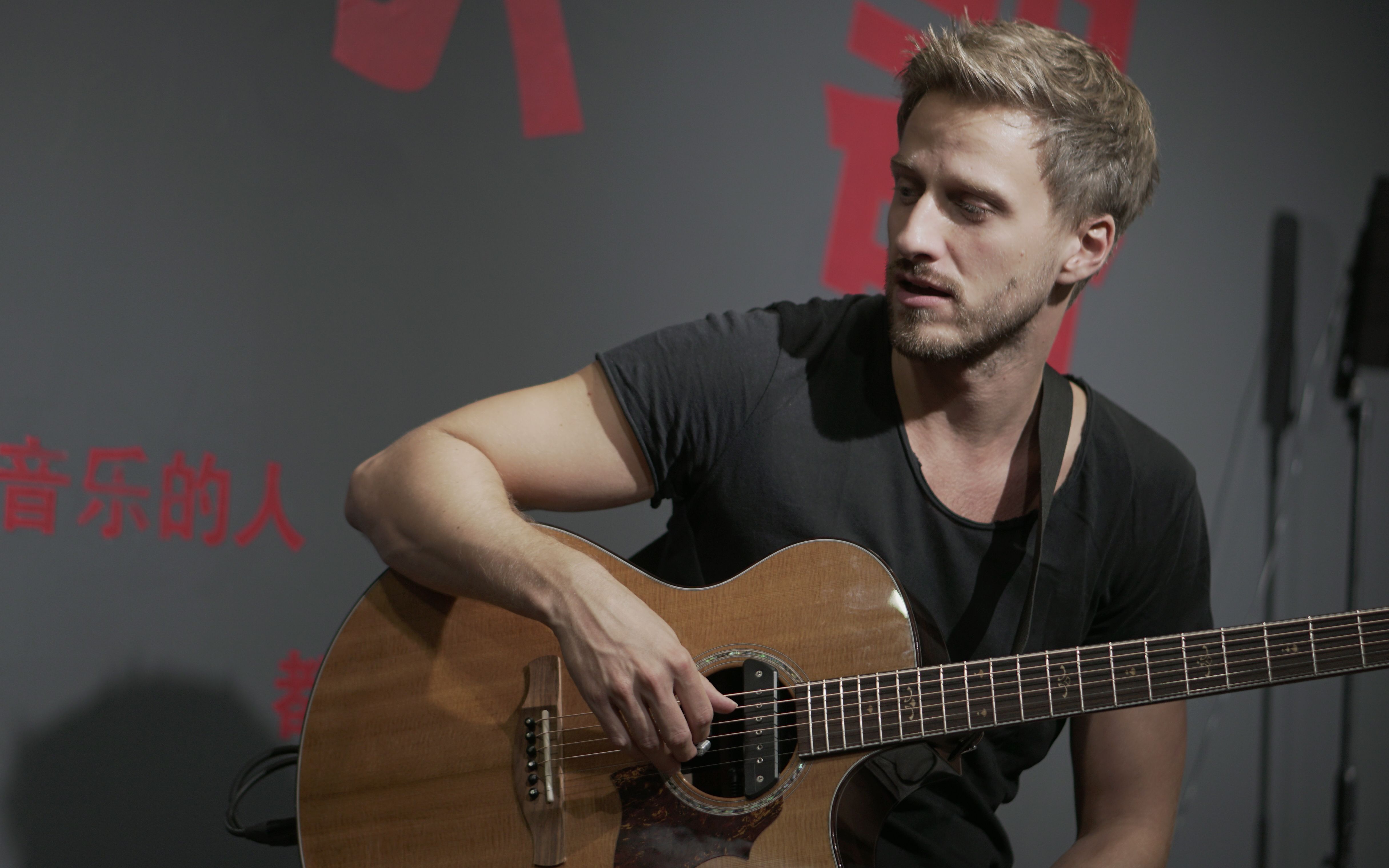 德国现代打击指弹演奏家tobiasrauschermemories