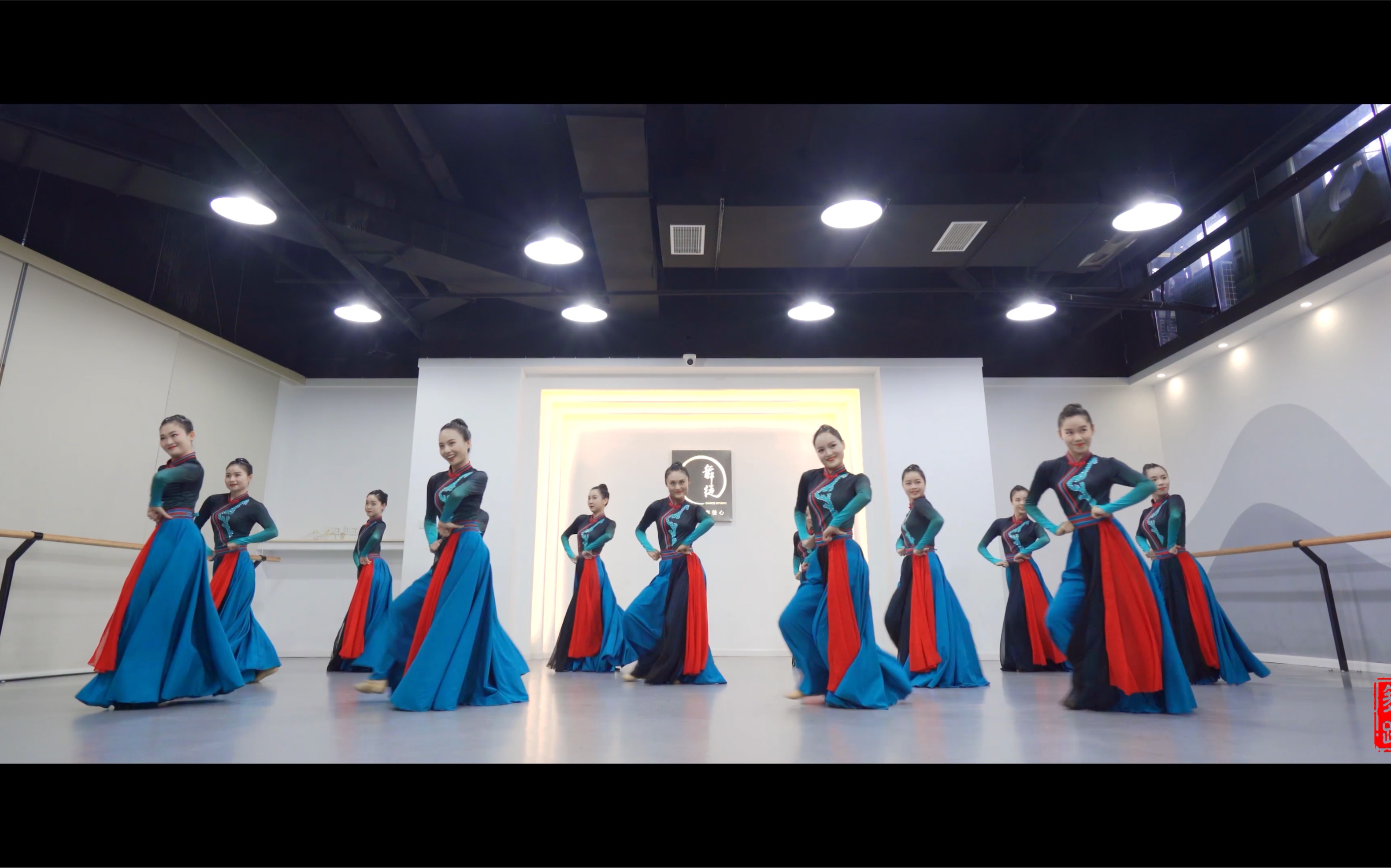 舞徒2019暑期民族民间集训——《蒙族硬肩组合》授课教师:板晓雨展演