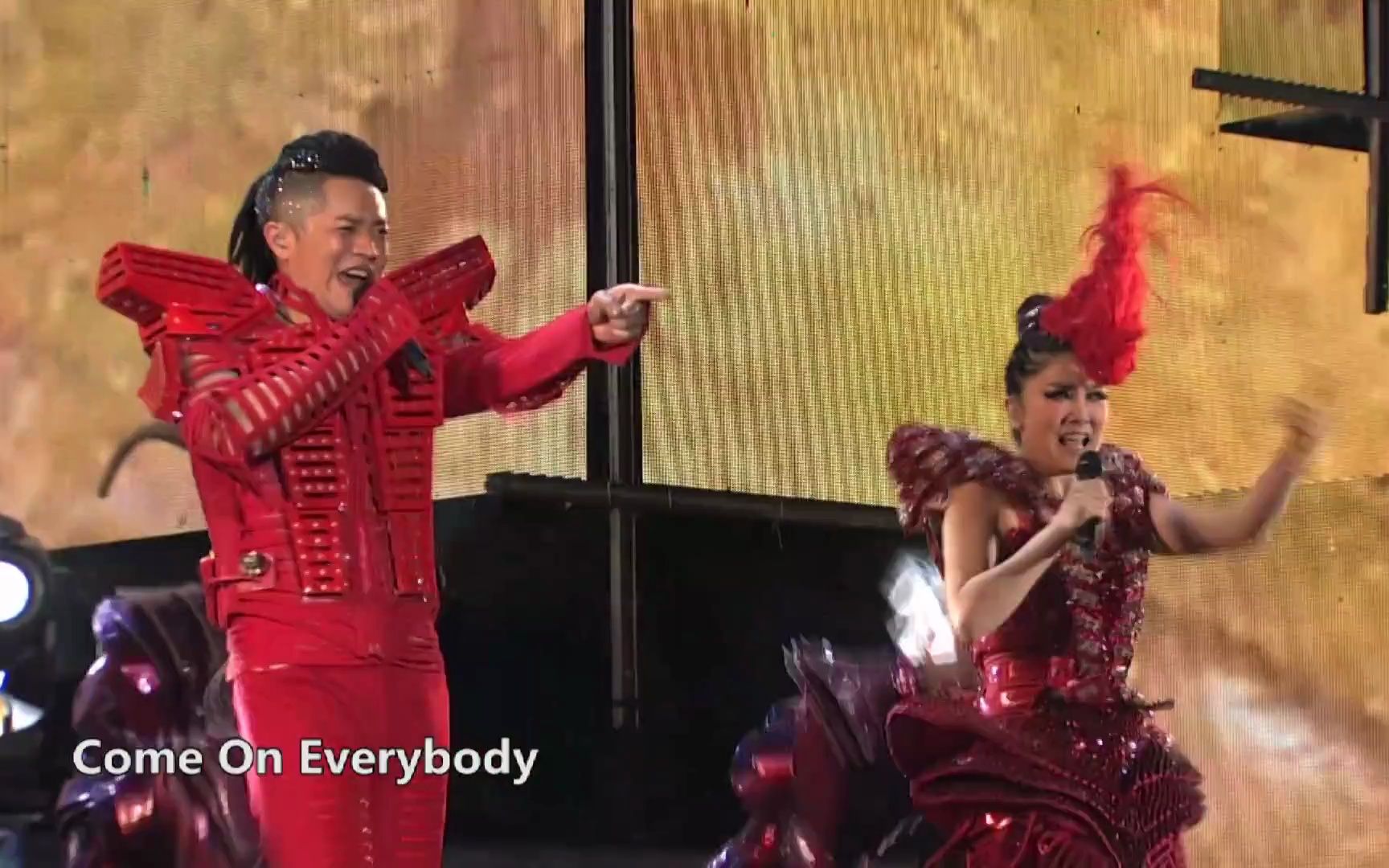 《让爱领舞》经典歌曲现场版mv - 凤凰传奇