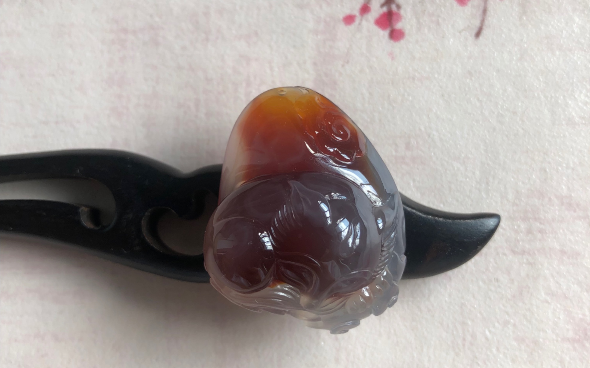阿拉善红糖心玛瑙睡狐吊坠牌子 萌哒哒的狐狸牌子