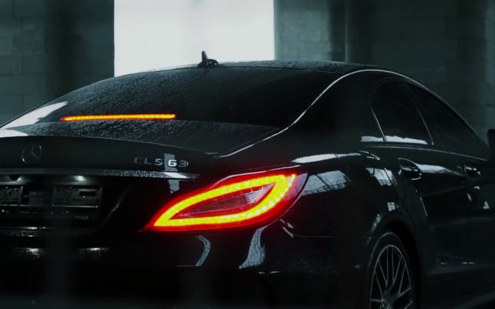 奔驰cls 63 amg,黑武士漂移大片,v8声浪炸裂