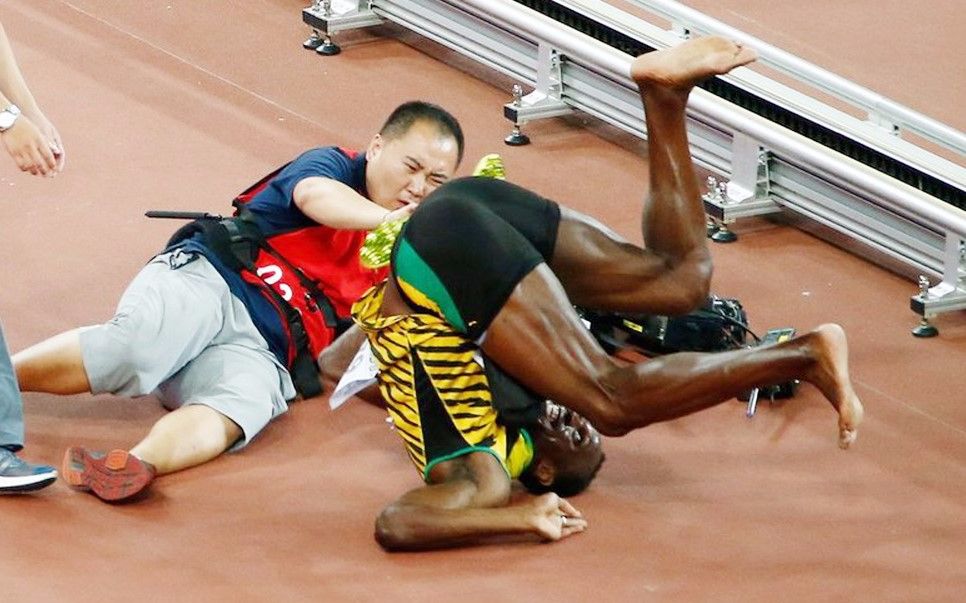 体育赛场上的那些搞笑时刻_哔哩哔哩 (゜-゜)つロ 干杯~-bilibili