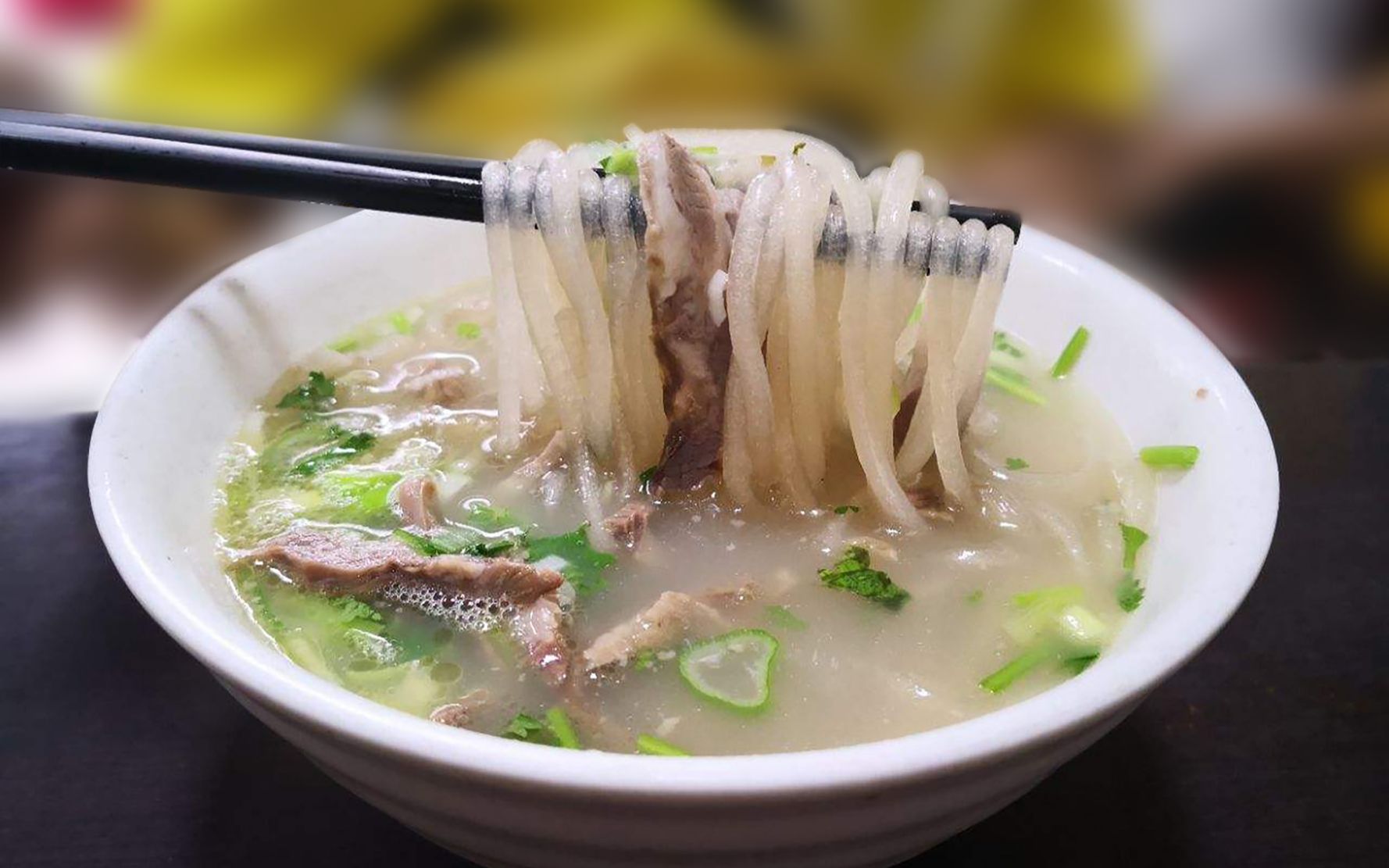 太原网红羊杂割20元一碗粉条占半碗为什么还有那么多人吃