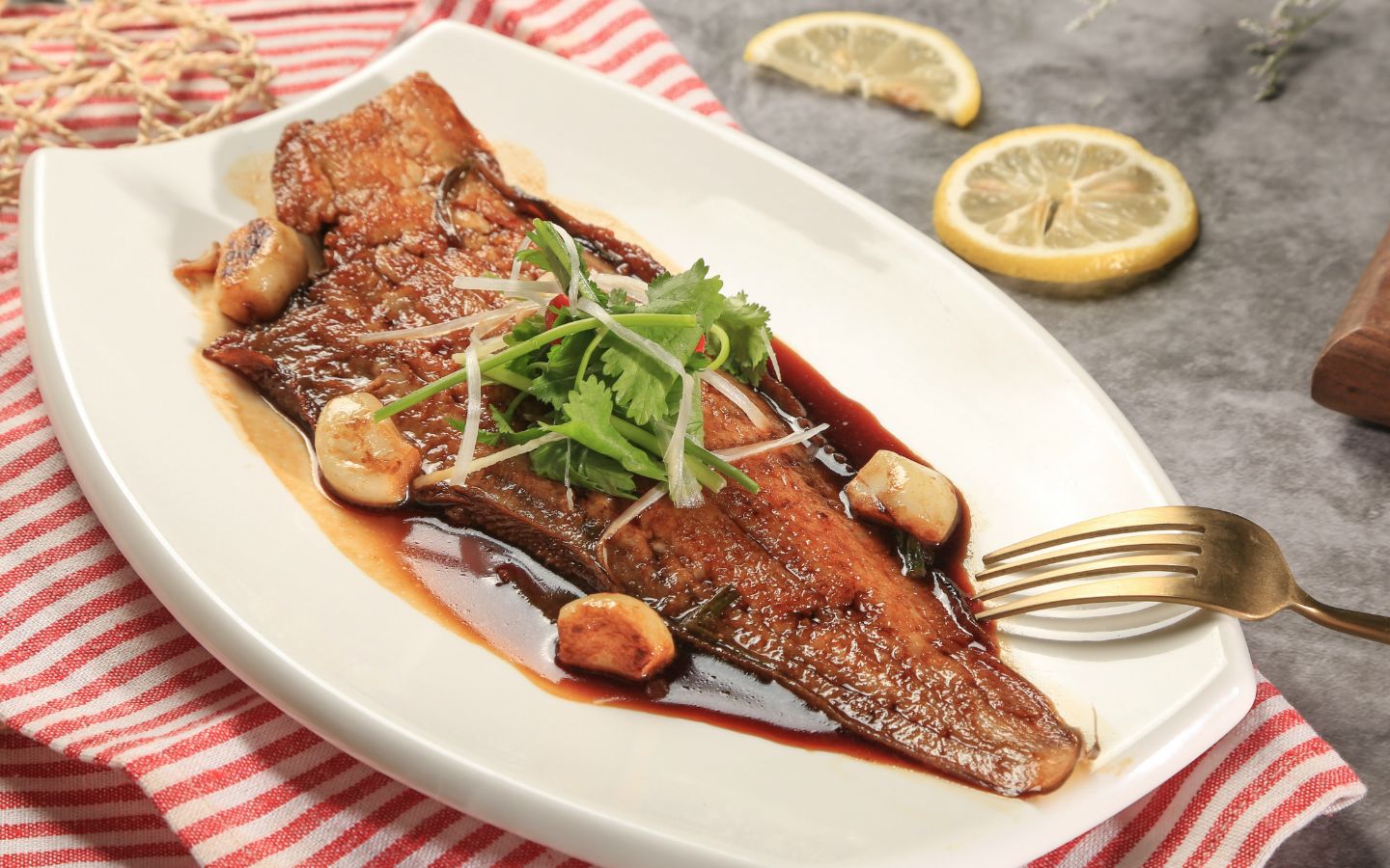极简食谱—炸牛舌头鱼 从小吃到大 外香里嫩 价格亲民 品质不俗|牛舌头|鱼|油炸_新浪新闻