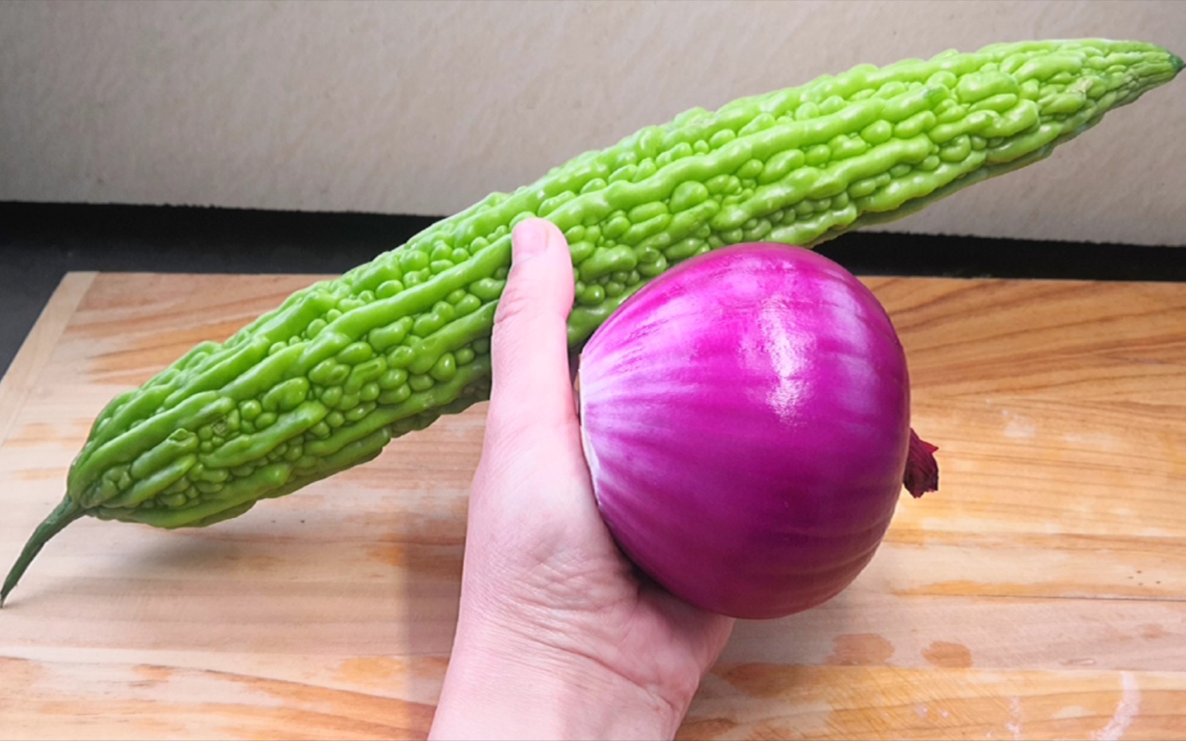 苦瓜和洋葱真是绝配天热做一盘爽脆又开胃一大盘都不够吃