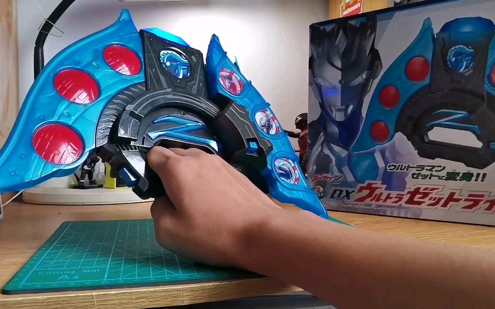 将欧布的融合卡插入泽塔升华器会发生什么万代dx泽塔升华器