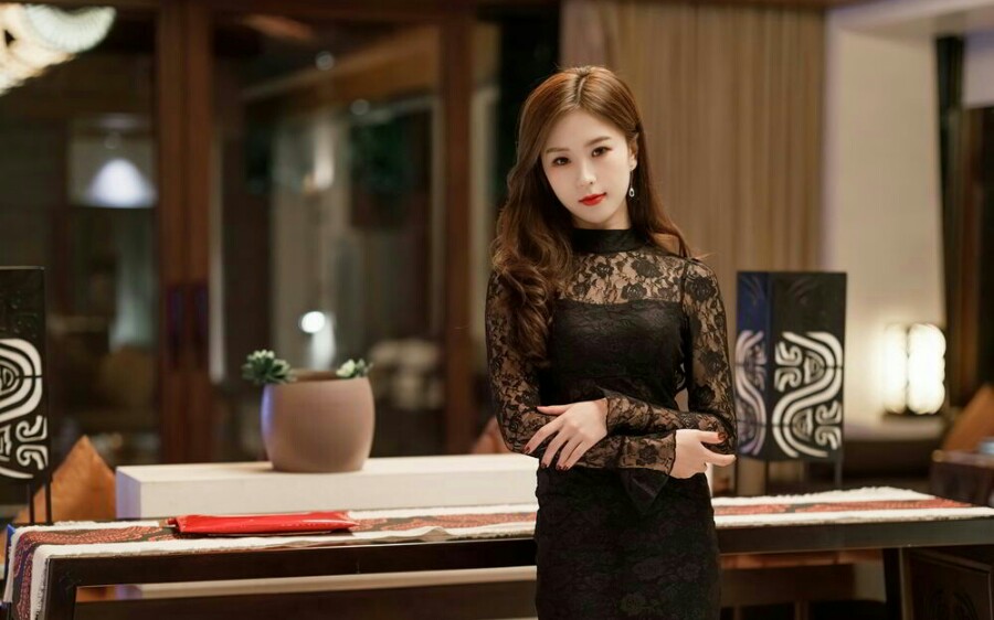 【杨紫嫣】模特@杨紫嫣cynthia 发布,时尚动人的街拍,以及朦胧丝袜让