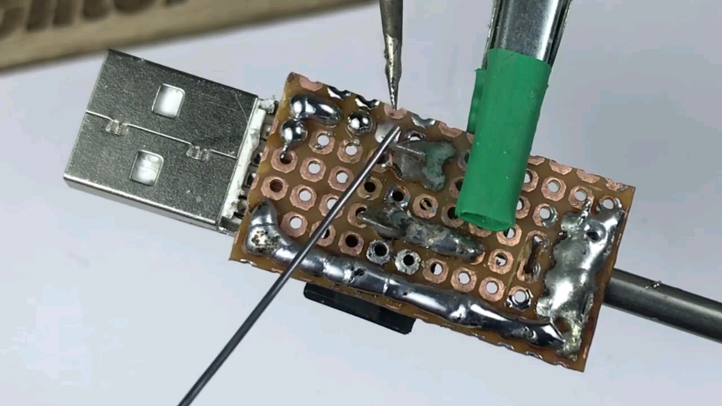 用废弃的usb线做一个实用的电烙铁