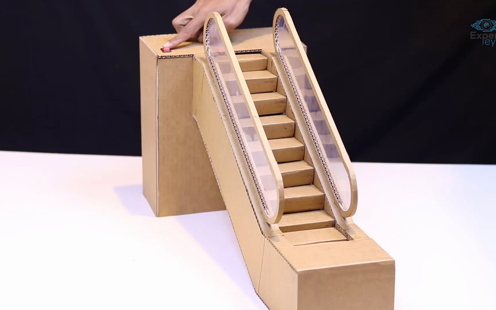 【手工】如何用纸板制作自动扶梯!diy自动扶梯