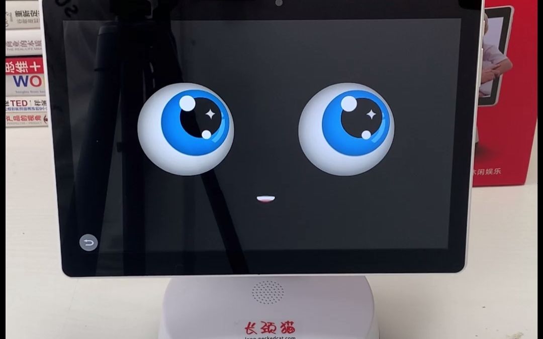 长颈猫机器人,不识字老人也会用的视频陪护机器人_哔哩哔哩_bilibili