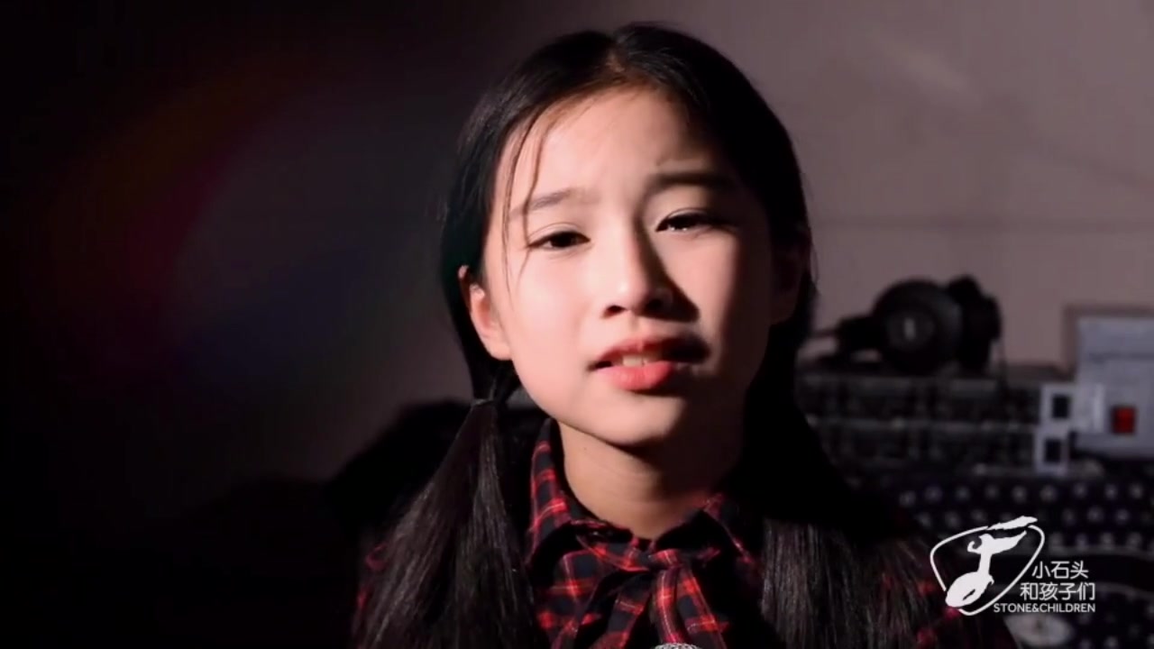 小姑娘动情演唱《好想有个家》,好干净的声音