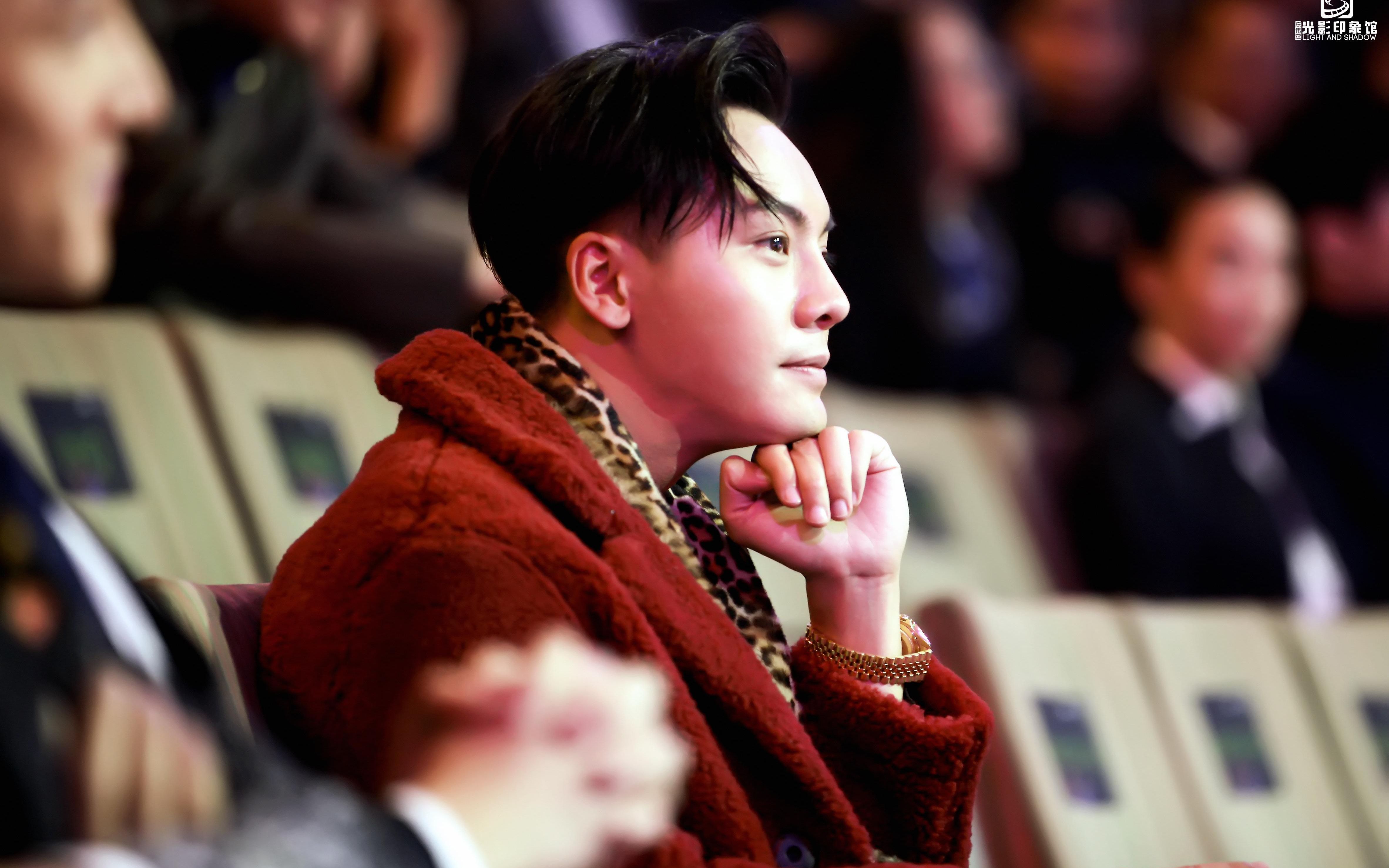 陈伟霆跳舞集锦,与宋茜在舞台上默契十足,这组合太养眼了