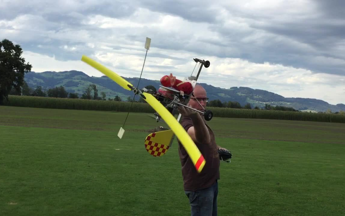 老外自制的油动遥控旋翼机模型