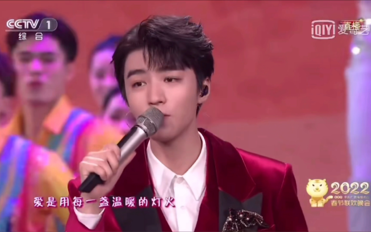 王俊凯回顾七年央视春晚的舞台变化真的无可挑剔每个角度每个状态每个