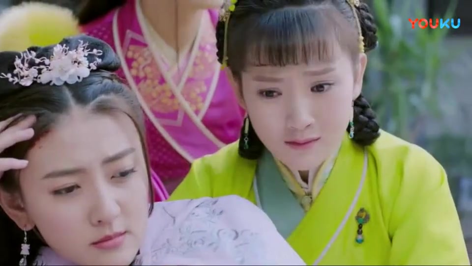 曲檀儿被自己的亲姐姐欺负, 推倒在地_哔哩哔哩 (゜-゜)つロ 干杯