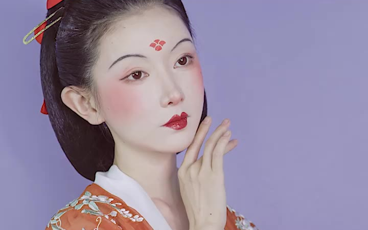 阿秋的妆发再次营业啦派对r这次给仙女们带来唐朝红妆妆容大胆浓郁