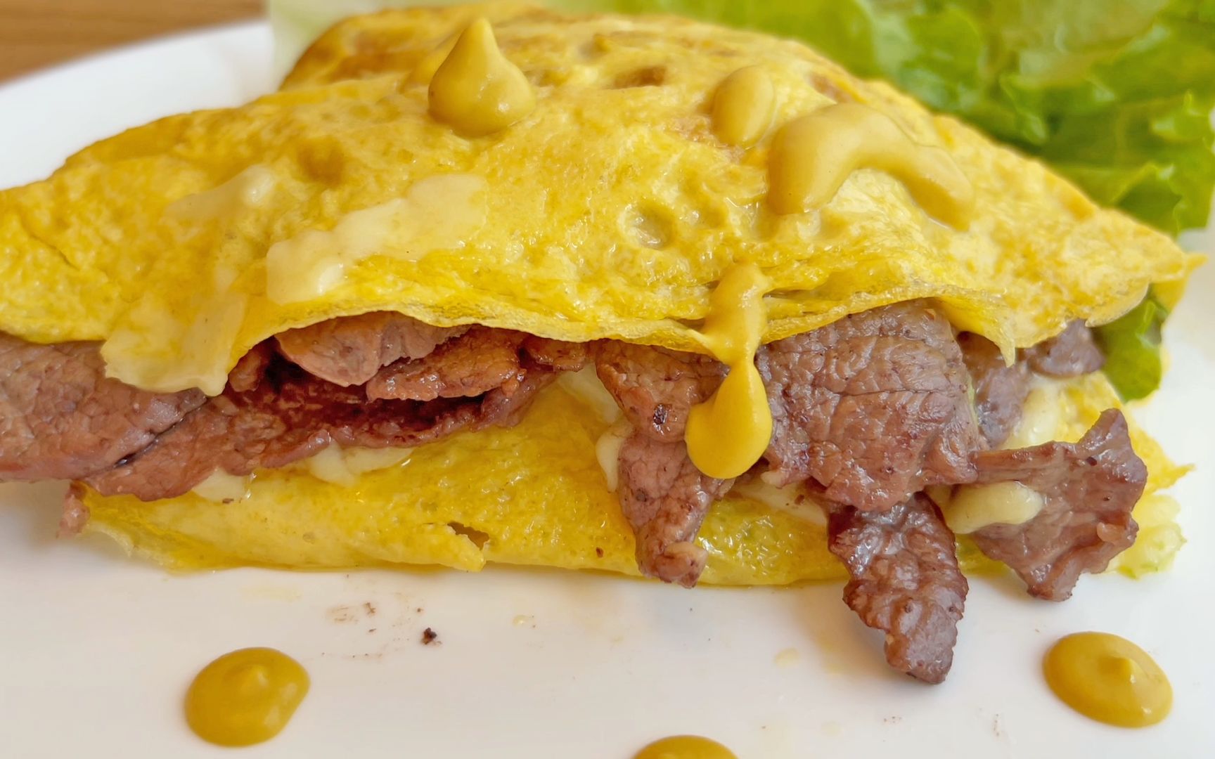 就取名巨无霸芝士牛肉蛋堡吧扎实用料一个顶饱建议加入米其林菜单