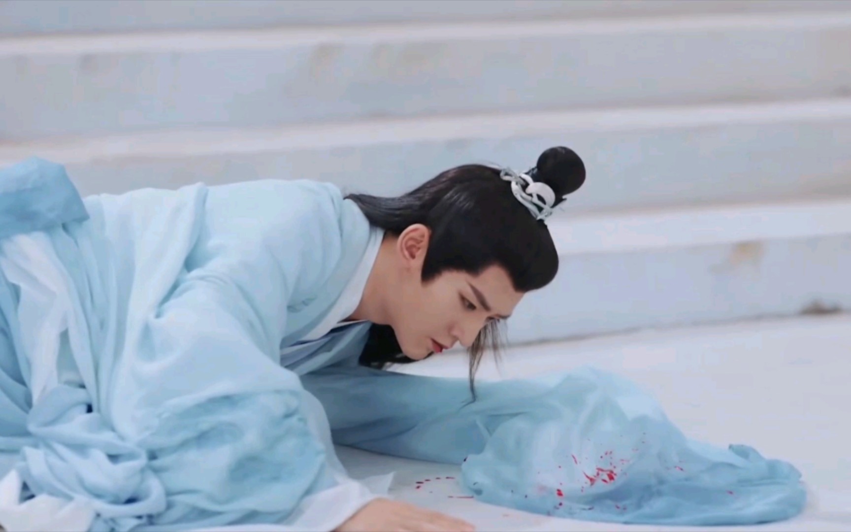 男主毒发吐血.秦珂被打吐血.