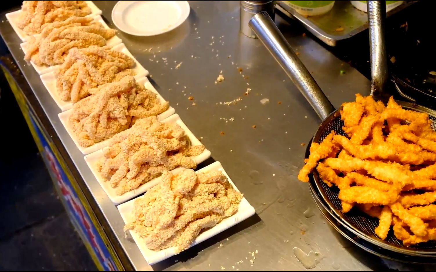 大叔菜场卖炸鸡柳,鸡柳全是大条,15元一份,每天爆卖四五百份!