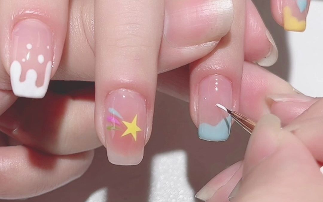 简约可爱风马卡龙美甲