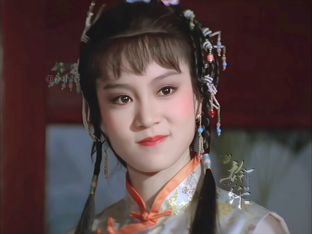 「刘雪华」早期饰演的侠女吕四娘,明眸皓齿,灵动慧黠