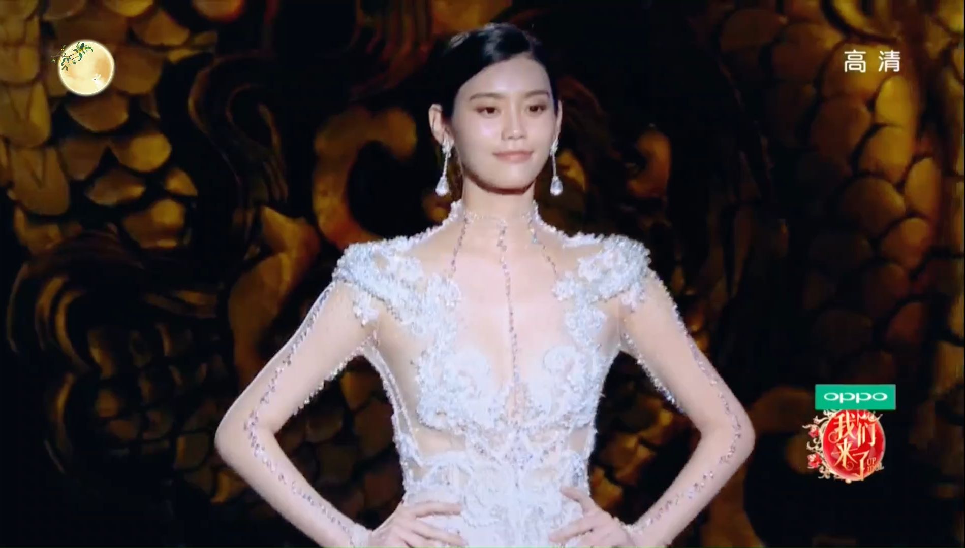 古力娜扎vs奚梦瑶t台走秀对比,国际超模的实力可真不